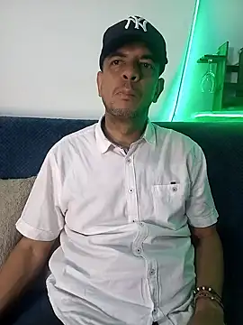 Snapshot of latinmartin73 chatting on February 27, 2025, 1:16 am latinmartin73 online show from February 27, 2025, 1:16 am