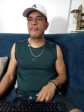 Snapshot of latinmartin73 chatting on February 28, 2025, 1:37 am latinmartin73 online show from February 28, 2025, 1:37 am
