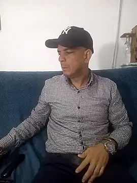 Snapshot of latinmartin73 chatting on March 5, 2025, 1:31 am latinmartin73 online show from March 5, 2025, 1:31 am