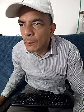 Snapshot of latinmartin73 chatting on March 12, 2025, 12:42 am latinmartin73 online show from March 12, 2025, 12:42 am