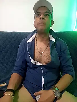 Snapshot of latinmartin73 chatting on March 13, 2025, 1:21 am latinmartin73 online show from March 13, 2025, 1:21 am