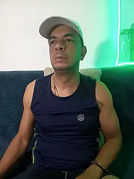 Snapshot of latinmartin73 chatting on March 15, 2025, 2:35 am latinmartin73 online show from March 15, 2025, 2:35 am