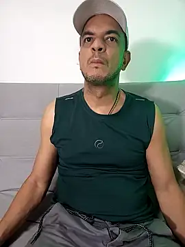 Snapshot of latinmartin73 chatting on March 17, 2025, 4:08 am latinmartin73 online show from March 17, 2025, 4:08 am