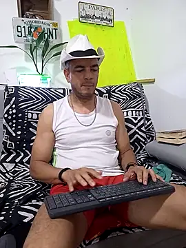 Snapshot of latinmartin73 chatting on September 15, 2025, 2:44 am latinmartin73 online show from September 15, 2025, 2:44 am