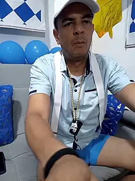 Snapshot of latinmartin73 chatting on September 23, 2025, 12:46 am latinmartin73 online show from September 23, 2025, 12:46 am