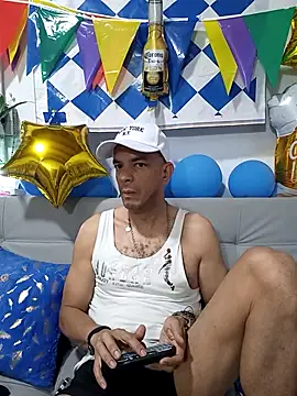 Snapshot of latinmartin73 chatting on September 26, 2025, 12:58 am latinmartin73 online show from September 26, 2025, 12:58 am