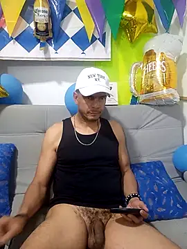 Snapshot of latinmartin73 chatting on September 29, 2025, 3:00 am latinmartin73 online show from September 29, 2025, 3:00 am