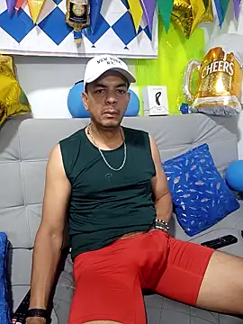 Snapshot of latinmartin73 chatting on October 4, 2025, 2:20 am latinmartin73 online show from October 4, 2025, 2:20 am