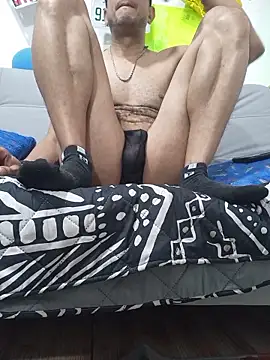 Snapshot of latinmartin73 chatting on October 13, 2025, 2:11 am latinmartin73 online show from October 13, 2025, 2:11 am