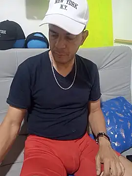 Snapshot of latinmartin73 chatting on October 25, 2025, 5:30 pm latinmartin73 online show from October 25, 2025, 5:30 pm