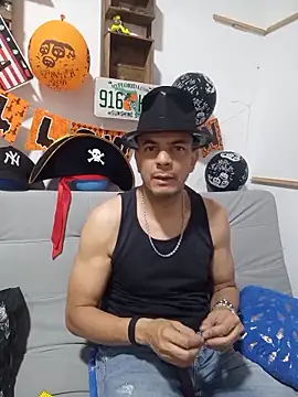 Snapshot of latinmartin73 chatting on October 31, 2025, 12:33 am latinmartin73 online show from October 31, 2025, 12:33 am