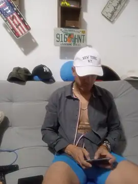 Snapshot of latinmartin73 chatting on November 11, 2025, 10:54 pm latinmartin73 online show from November 11, 2025, 10:54 pm