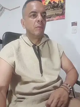 Snapshot of latinmartin73 chatting on November 20, 2025, 2:45 am latinmartin73 online show from November 20, 2025, 2:45 am