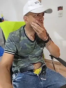 latinmartin73 online show from July 13, 2026, 4:32 pm