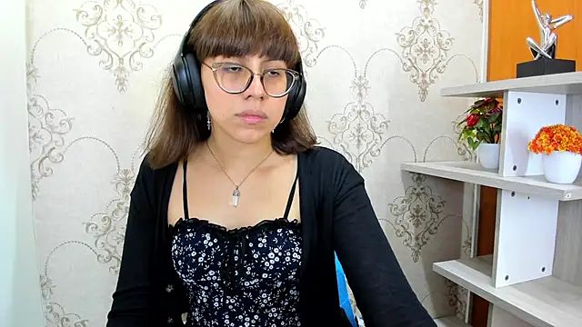 Snapshot of Nataly_Cloud chatting on February 16, 2025, 12:54 pm Nataly Cloud online show from February 16, 2025, 12:54 pm
