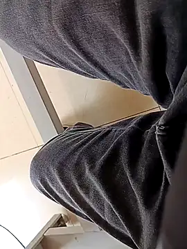 huzi518 online show from October 23, 2025, 2:11 am