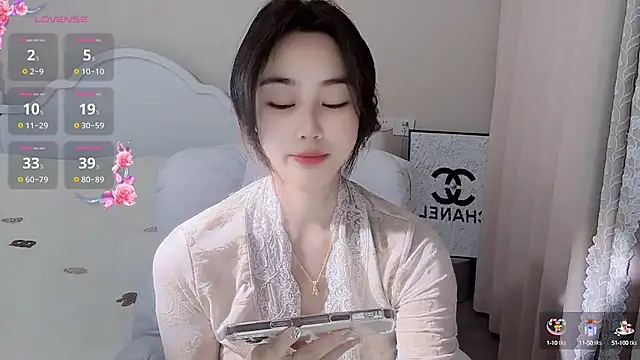 Caitlyn   online show from February 7, 2025, 11:23 am