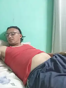 Andresguz35 online show from July 15, 2026, 3:34 am