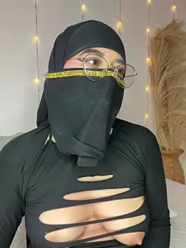 Snapshot of Maisa_issa chatting on February 7, 2025, 4:56 pm Maisa issa online show from February 7, 2025, 4:56 pm