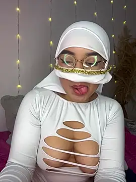 Snapshot of Maisa_issa chatting on February 19, 2025, 4:33 pm Maisa issa online show from February 19, 2025, 4:33 pm