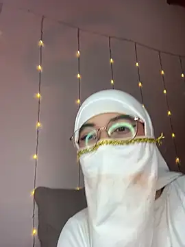 Snapshot of Maisa_issa chatting on March 3, 2025, 4:35 pm Maisa issa online show from March 3, 2025, 4:35 pm