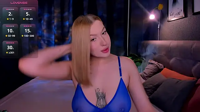 Snapshot of Emma__Leee chatting on November 11, 2025, 12:43 am Emma Leee online show from November 11, 2025, 12:43 am