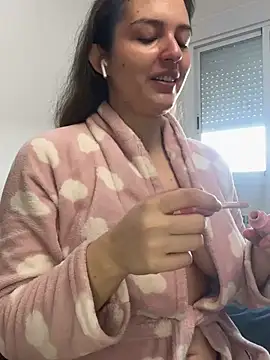 Snapshot of tatianaAlvarez1 chatting on March 10, 2025, 9:32 am tatianaAlvarez1 online show from March 10, 2025, 9:32 am