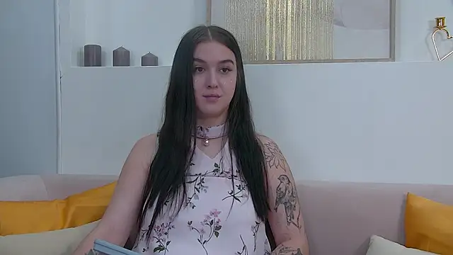 Snapshot of ChristinaMilton chatting on January 8, 2025, 12:58 pm ChristinaMilton online show from January 8, 2025, 12:58 pm