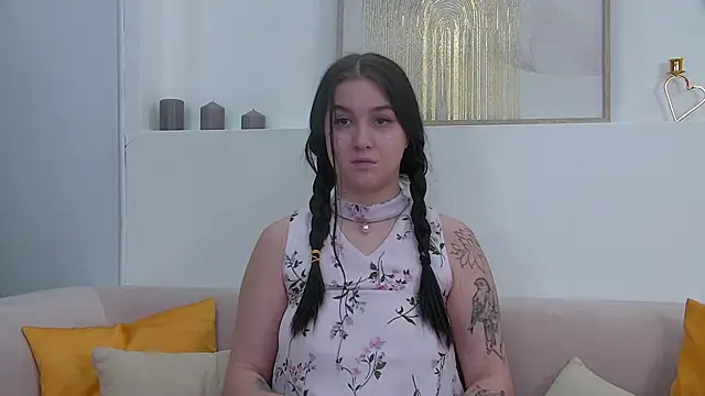 Snapshot of ChristinaMilton chatting on January 8, 2025, 4:44 pm ChristinaMilton online show from January 8, 2025, 4:44 pm
