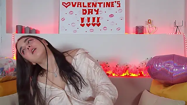 Snapshot of ChristinaMilton chatting on February 15, 2025, 4:14 am ChristinaMilton online show from February 15, 2025, 4:14 am