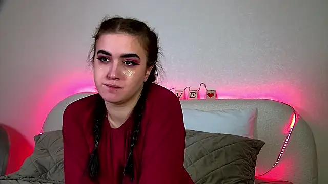 Snapshot of ChristinaMilton chatting on February 17, 2025, 9:41 pm ChristinaMilton online show from February 17, 2025, 9:41 pm
