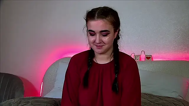 Snapshot of ChristinaMilton chatting on February 18, 2025, 12:48 am ChristinaMilton online show from February 18, 2025, 12:48 am