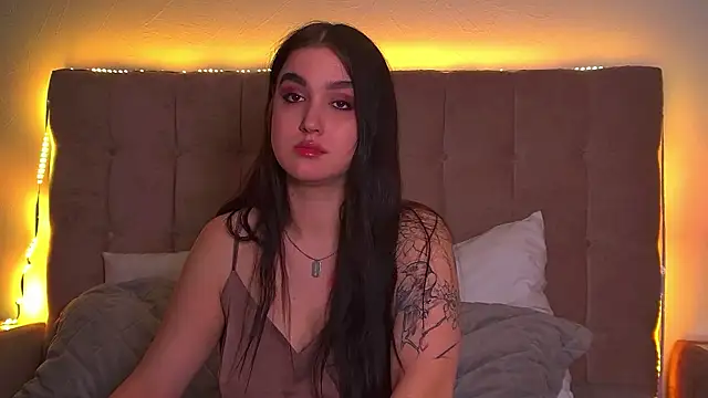 Snapshot of ChristinaMilton chatting on March 23, 2025, 1:09 am ChristinaMilton online show from March 23, 2025, 1:09 am