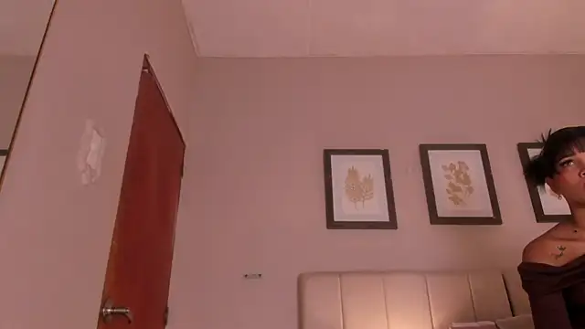 dani skinny  online show from May 22, 2026, 11:49 am