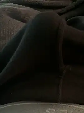 Snapshot of jrizz215 chatting on October 16, 2025, 4:08 pm jrizz215 online show from October 16, 2025, 4:08 pm