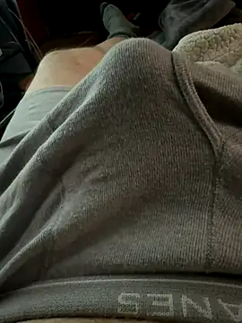 Snapshot of jrizz215 chatting on October 23, 2025, 6:50 pm jrizz215 online show from October 23, 2025, 6:50 pm