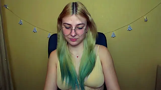 Snapshot of Luna_Lush_ chatting on December 19, 2024, 12:34 pm Luna Lush online show from December 19, 2024, 12:34 pm