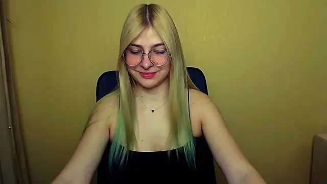 Snapshot of Luna_Lush_ chatting on February 4, 2025, 8:24 am Luna Lush online show from February 4, 2025, 8:24 am