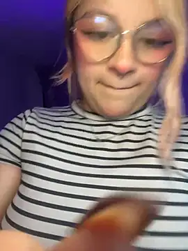 SophiaWeestt99 online show from July 9, 2026, 3:43 am