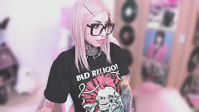 Snapshot of NikkiRamone chatting on January 7, 2026, 11:34 am NikkiRamone online show from January 7, 2026, 11:34 am