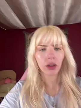 Snapshot of SirenitySirenxx chatting on February 16, 2026, 12:07 am SirenitySirenxx online show from February 16, 2026, 12:07 am