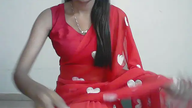 collage hoty online show from February 21, 2025, 4:37 pm