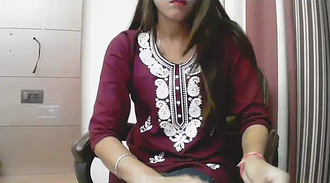 collage hoty online show from March 19, 2025, 5:28 pm