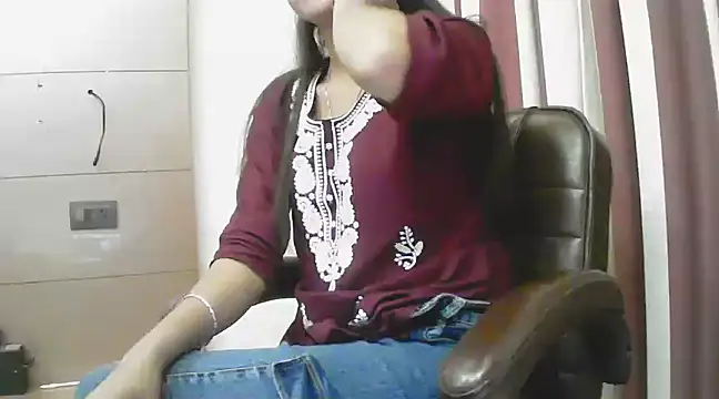 collage hoty online show from March 22, 2025, 5:09 pm