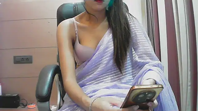 collage hoty online show from September 15, 2025, 5:13 pm