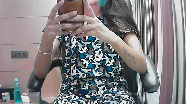 collage hoty online show from September 16, 2025, 4:52 pm