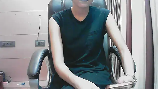 collage hoty online show from September 18, 2025, 4:53 pm