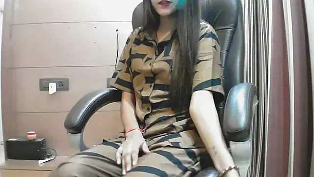 collage hoty online show from October 10, 2025, 5:12 pm