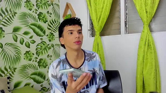 Snapshot of SEANTROYY chatting on March 19, 2025, 3:52 am SEANTROYY online show from March 19, 2025, 3:52 am