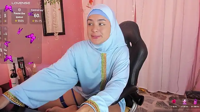 Snapshot of AliaAsad chatting on November 14, 2025, 12:26 pm AliaAsad online show from November 14, 2025, 12:26 pm